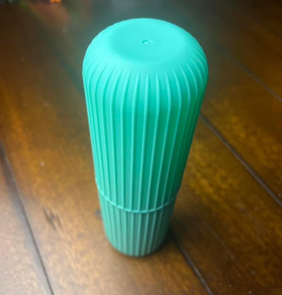 Green Travel Toothpaste/Toothbrush Holder