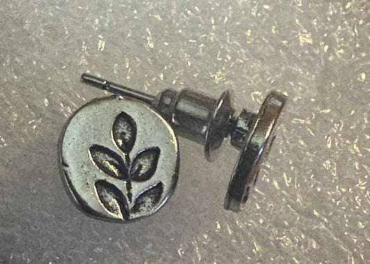 Simple Leaf Pattern Stud Earrings